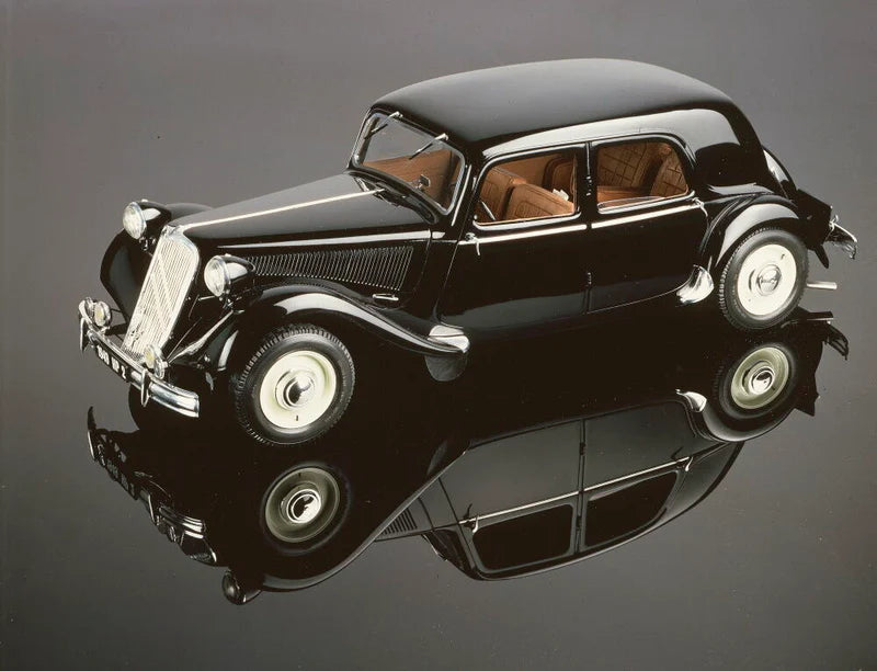 Heller 80799 1/8 Citroen 15CV 4-Door Sedan Car Model Kit