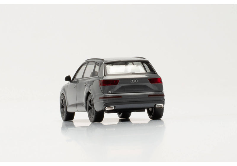 Herpa 420969 HO Scale (1:87) Audi Q7 Station Wagon (Colors May Vary)