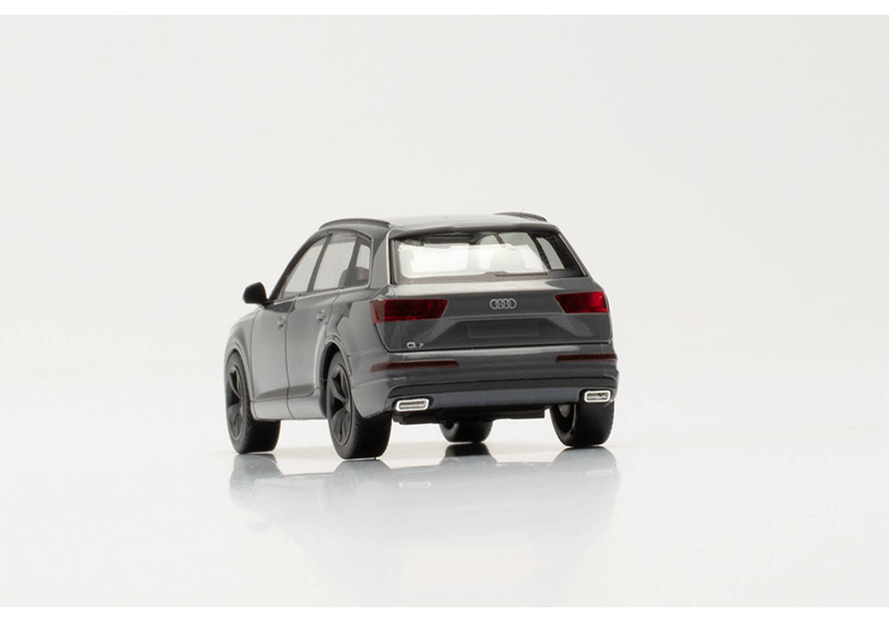 Herpa 420969 HO Scale (1:87) Audi Q7 Station Wagon (Colors May Vary)