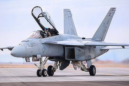 Hobby Boss 85813 1/48 F/A-18F Super Hornet Model Plane Kit