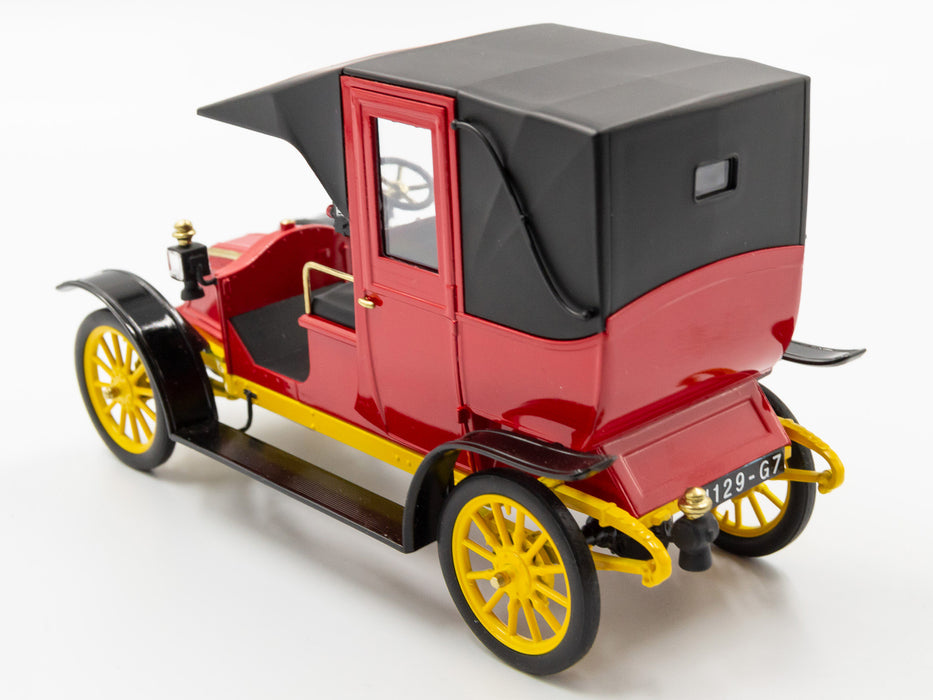 ICM Models 24030 1/24 Type AG 1910 Paris Taxi Model Kit