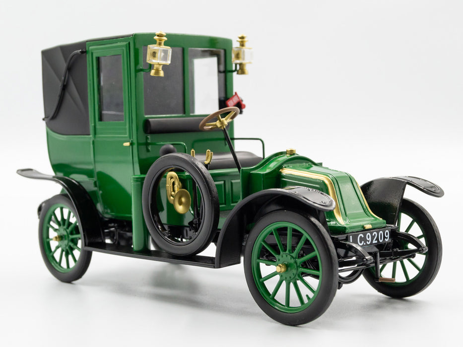 ICM Models 24031 1/24 Type AG 1910 London Taxi Model Kit