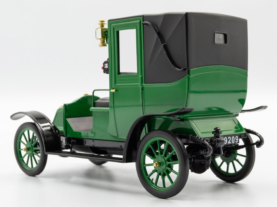 ICM Models 24031 1/24 Type AG 1910 London Taxi Model Kit