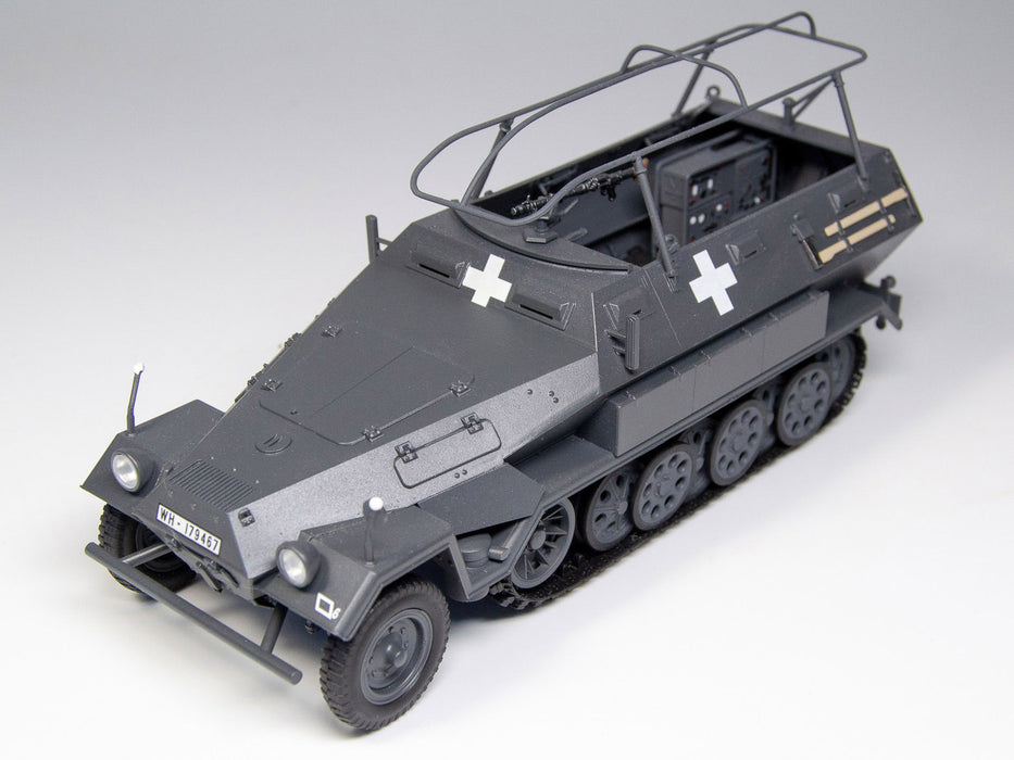 ICM Models 35102 1/35 Sd.Kfz. 251/6 Ausf.A WWII German Armoured Command Vehicle Model Kit