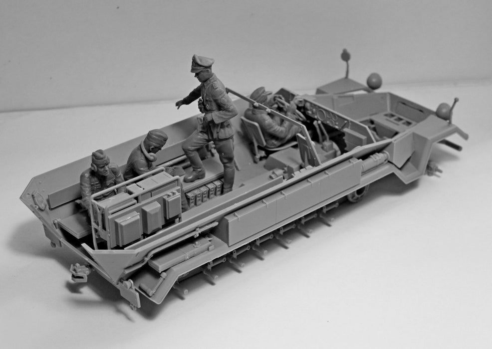 ICM Models 35105 1/35 Sd.Kfz.251/18 Ausf.A WWII German Observation Vehicle with Crew Model Kit