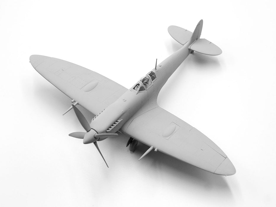 ICM Models 48062 1/48 Spitfire Mk.VII WWII British High-Altitude Fighter Model Kit
