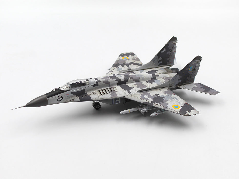 ICM Models 72143 1/72 'Radar Hunter' MiG-29 '9-13' Ukrainian Fighter with HARM Missiles Model Kit