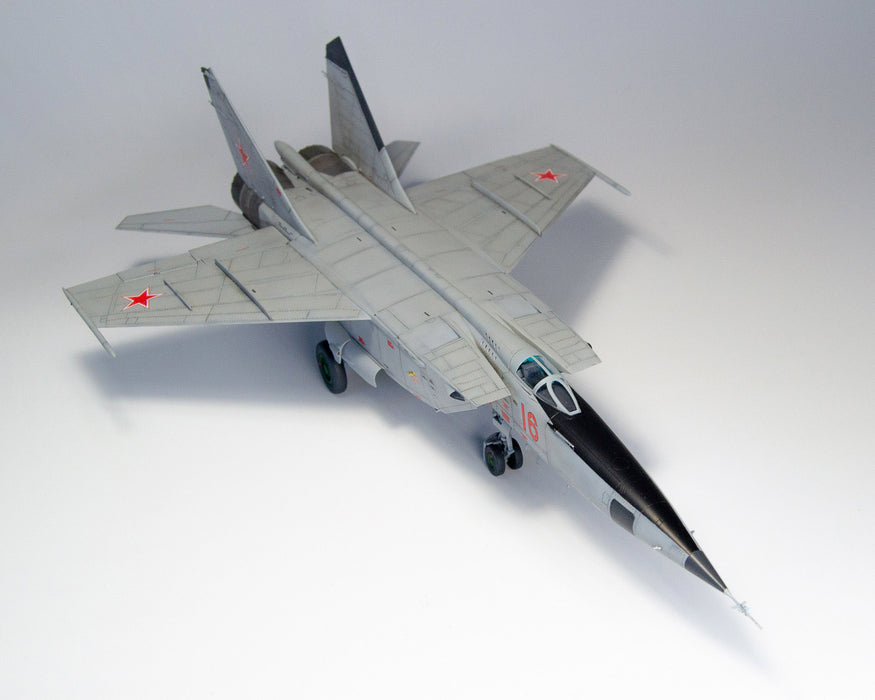 ICM Models 72172 1/72 Soviet MiG-25RBT Reconnaissance Plane Model Kit