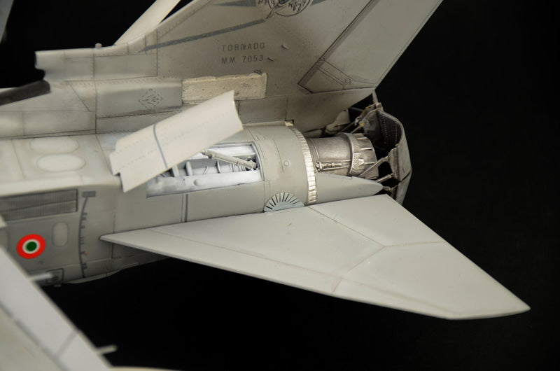 Italeri 2517 1/32 Panavia Tornado ECR Model Kit