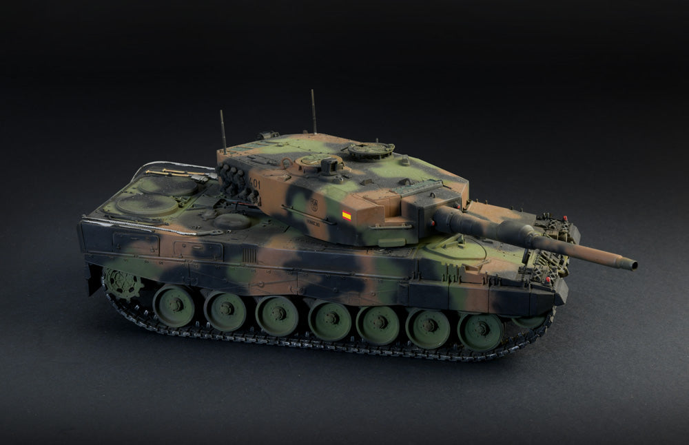 Italeri 35106 1/35 War Thunder: Leopard 2A4 Model Tank Kit