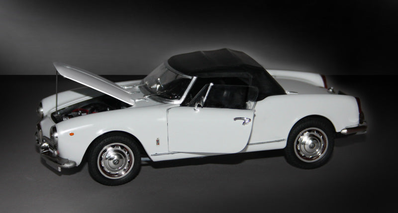 Italeri 3653 1/24 Alfa Romeo Giulietta Spider 1600 Model Kit