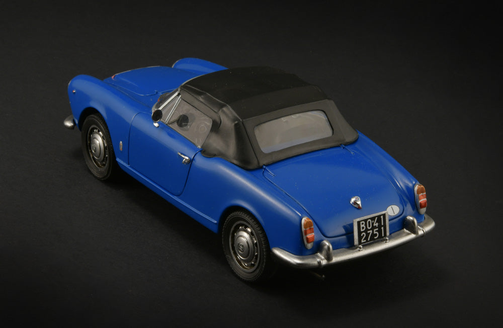 Italeri 3668 1/24 Alfa Romeo Giulia 1600 Spider Model Kit