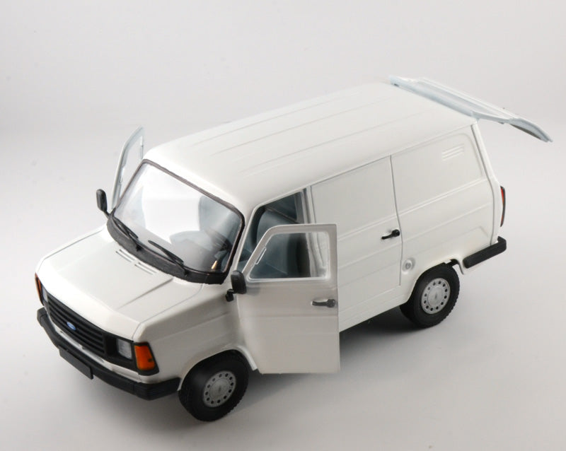 Italeri 3687 1/24 Ford Transit Van Mk.2 Model Kit