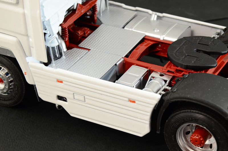 Italeri 3926 1/24 Iveco Turbostar 190.48 Model Kit