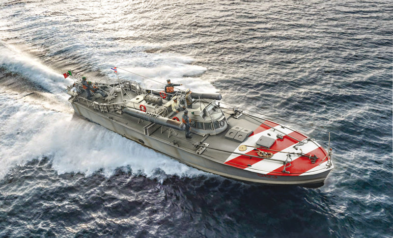 Italeri 5626 1/35 MAS 568 4a Series with Crew Model Kit
