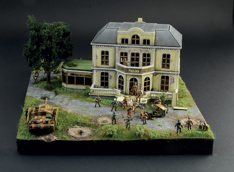 Italeri 6107 1/72 Hartenstein Hotel (Operation Market Garden 1944) Battle Set Model Kit