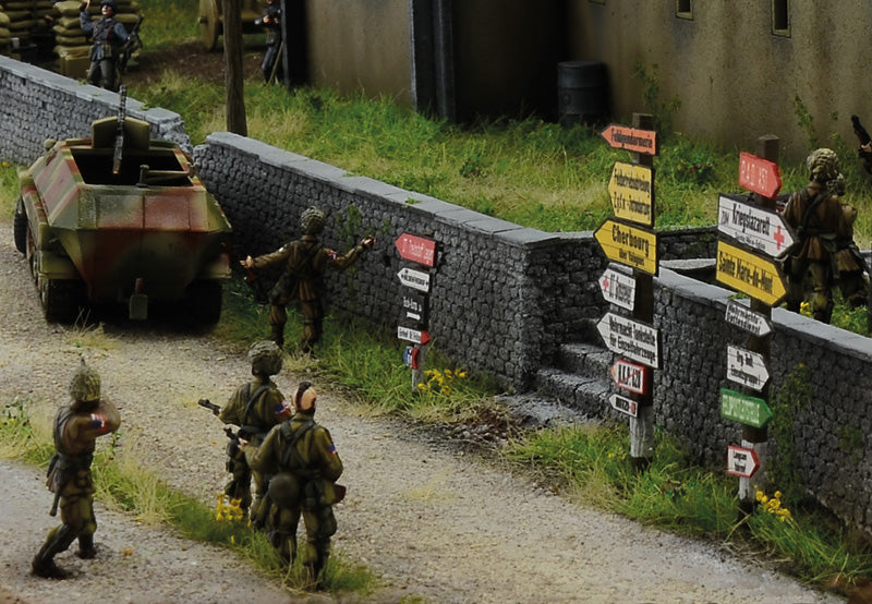 ITALERI 6199 1/72 Battle Set: Sainte-Mere-Eglise Normandy June 6th 1944 Model Kit