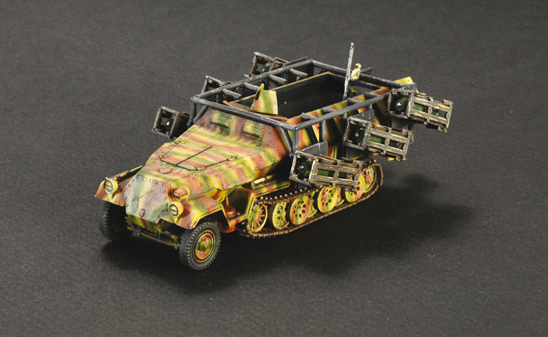 Italeri 7080 1/72 sd.Kfz.251/1 Stuka Zu Fuss Model Kit