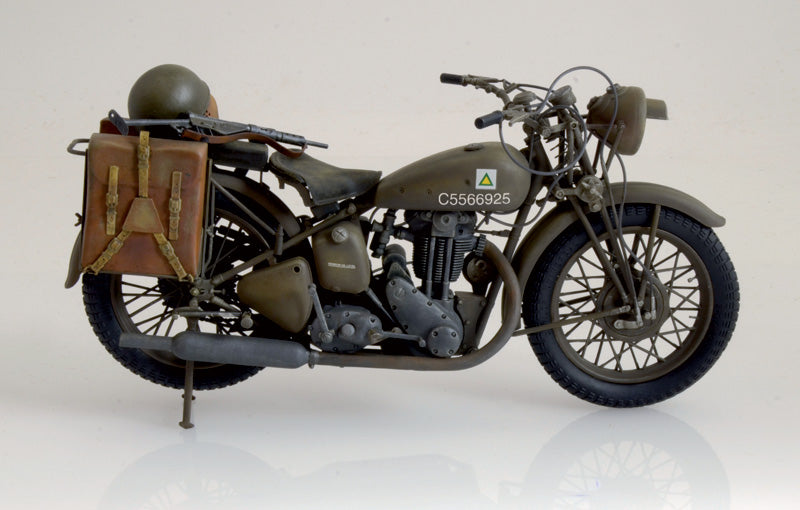 Italeri 7402 1/9 WWII Triumph 3WH Military Model Motorcycle Kit