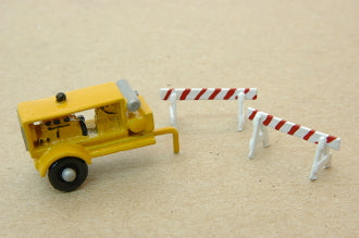 JL Innovative Design 344 HO Scale Compressor Trailer with Barricades