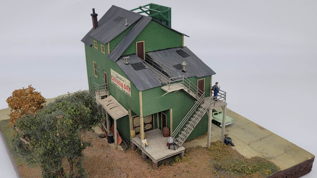 JL Innovative Design 351 HO Scale Bertani's Billiards Laser Cut Craftsman Kit