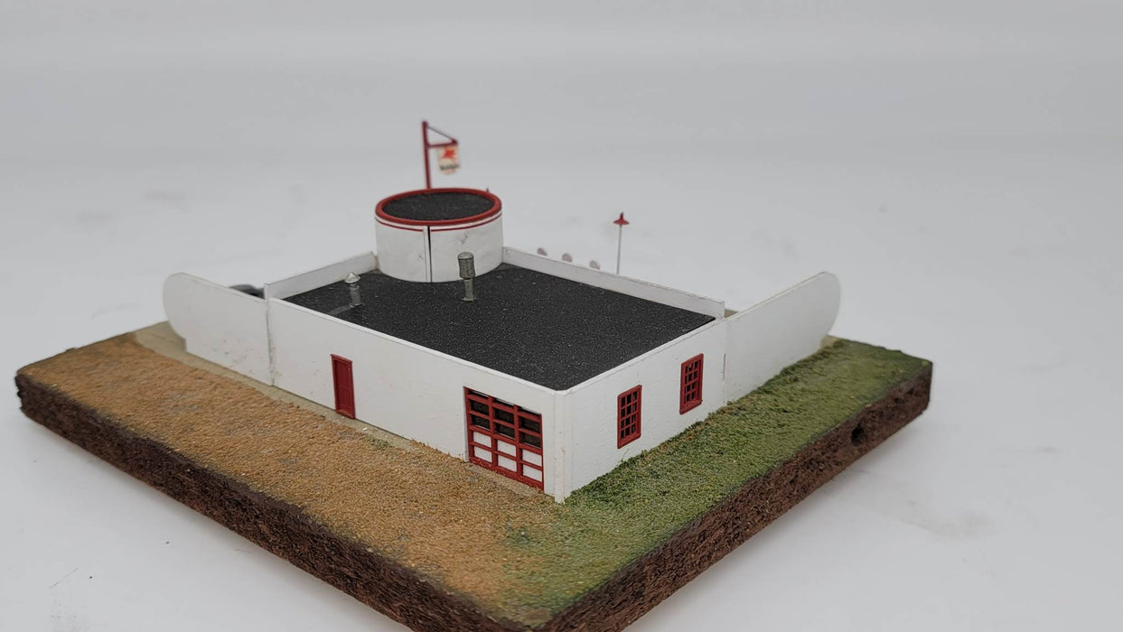 JL Innovative Design 430 N Scale Storm Lake Mobil Gas Station Laser Cut Craftsman Kit