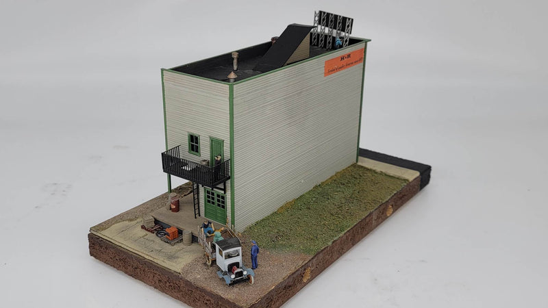 JL Innovative Design 631 HO Scale Pettibone's Pawn and Gun Shop Laser Cut Structure Kit