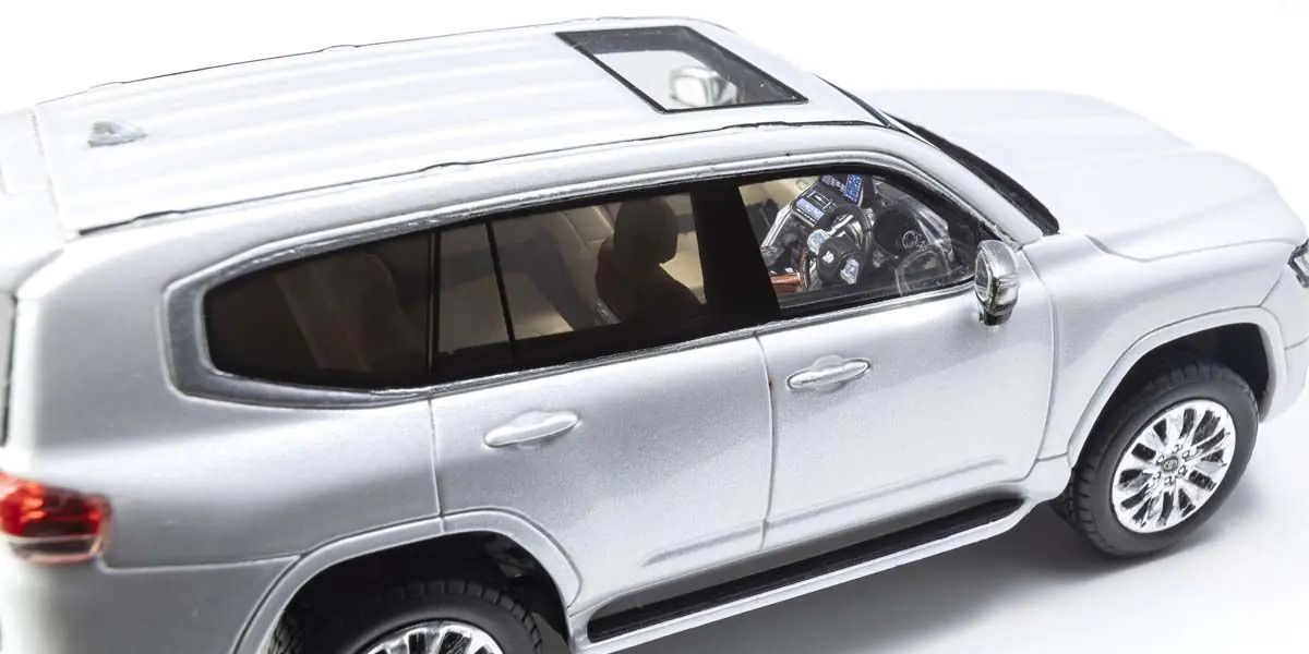 Kyosho Diecast KSR43119W 1/43 Toyota LandCruiser ZX White
