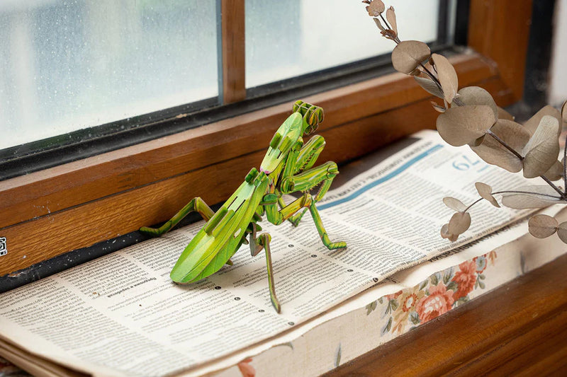 Make Bug C0013 Giant Praying Mantis 3D Kraft Paper Puzzle