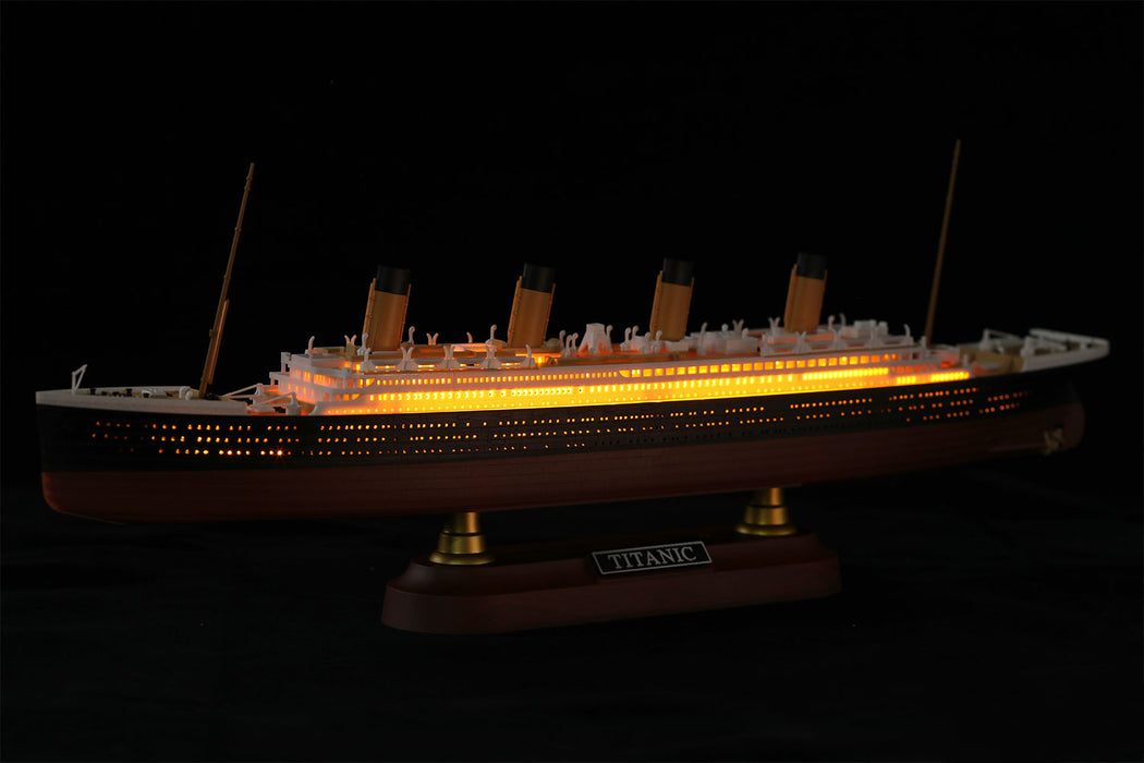 Meng Model PS008 1/700 RMS Titanic Model Kit