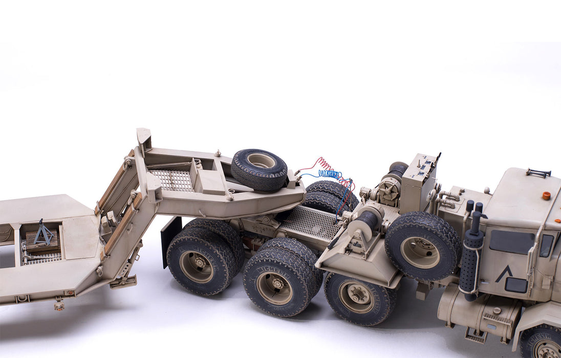 Meng Model SS-013 1/35 U.S. M911 C-HET (8x6) and M747 Heavy Equipment Semi-Trailer Model Kit