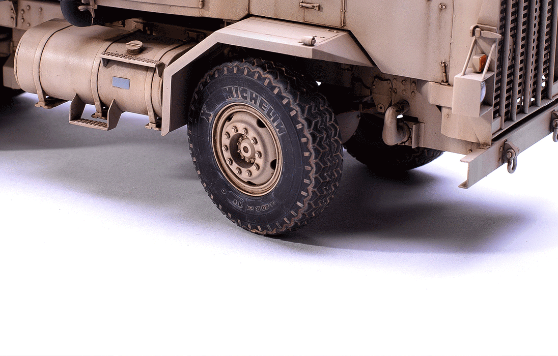 Meng Model SS-013 1/35 U.S. M911 C-HET (8x6) and M747 Heavy Equipment Semi-Trailer Model Kit