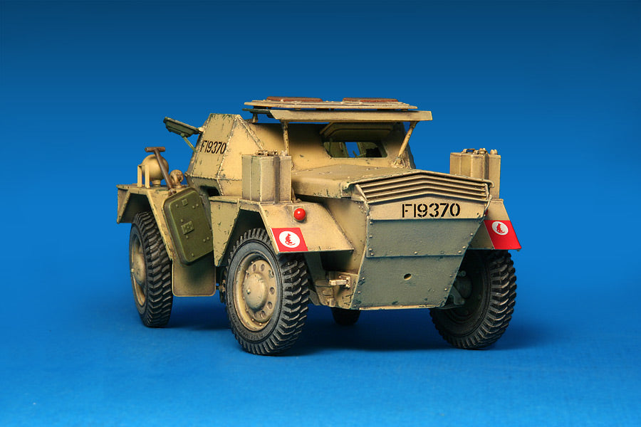MiniArt 35067 1/35 Dingo Mk.1b British Scout Car with Crew Model Kit