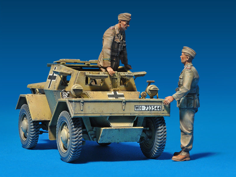 MiniArt 35082 1/35 Leichter Pz.Kpfw. Mk.I 202(e) "Dingo Mk.I" Armoured Car with Figures Model Kit
