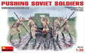 MiniArt 35137 1/35 Soviet Soldiers Pushing Truck Figures Model Kit