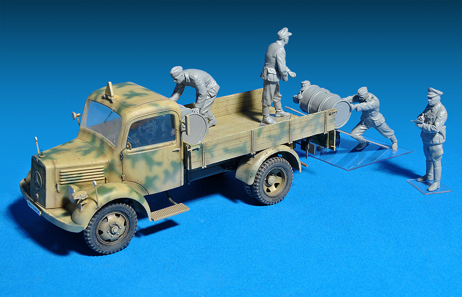MiniArt 35150 1/35 MB L1500A 4x4 Cargo Truck with Figures Model Kit