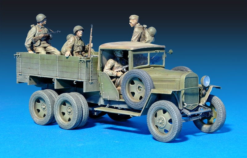 MiniArt 35173 1/35 GAZ-AAA Cargo Truck 1941 with Figures Model Kit
