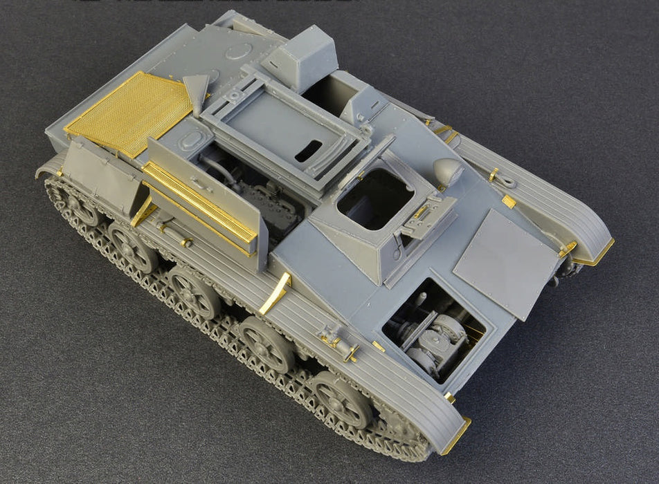 MiniArt 35234 1/35 BM-8-24 Self-Propelled Rocket Launcher with Interior Model Kit