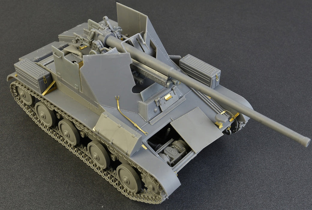 MiniArt 35240 1/35 WWII Romanian 76mm SPG Tacam T60 Tank with Interior Model Kit