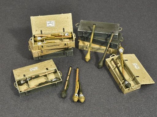MiniArt 35253 1/35 WWII Panzerfaust 30/60 Weapons Set Model Kit