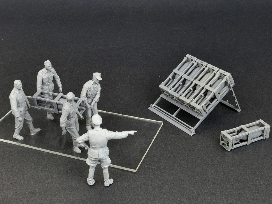 MiniArt 35273 1/35 WWII German Schweres Wurfgerat Rocket Launcher and Figures Model Kit