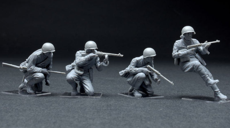 MiniArt 35310 1/35 WWII Soviet Infantry: Tank Riders Set 2 Figures Model Kit
