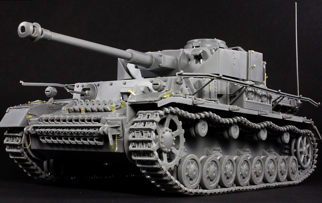 MiniArt 35333 1/35 Pz.Kpfw. IV Ausf G Last/H Early Nibelungenwerk Prod. 1943 (2in1 with Interior) Model Kit