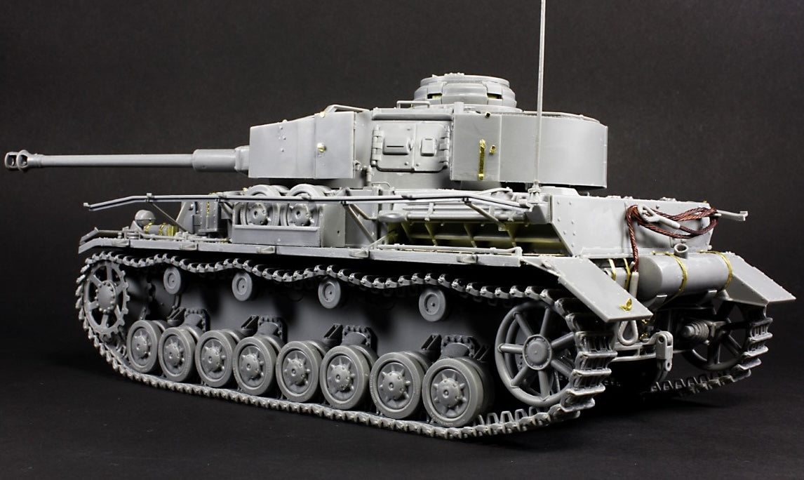 MiniArt 35333 1/35 Pz.Kpfw. IV Ausf G Last/H Early Nibelungenwerk Prod. 1943 (2in1 with Interior) Model Kit