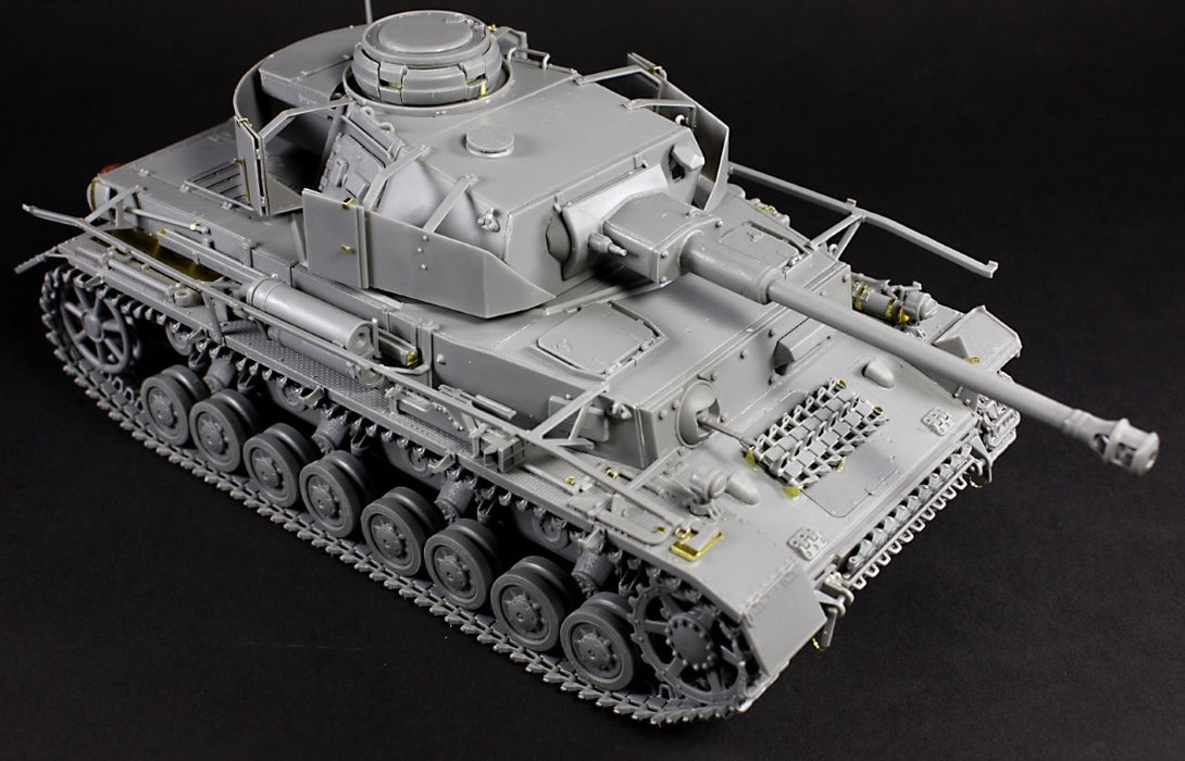 MiniArt 35333 1/35 Pz.Kpfw. IV Ausf G Last/H Early Nibelungenwerk Prod. 1943 (2in1 with Interior) Model Kit