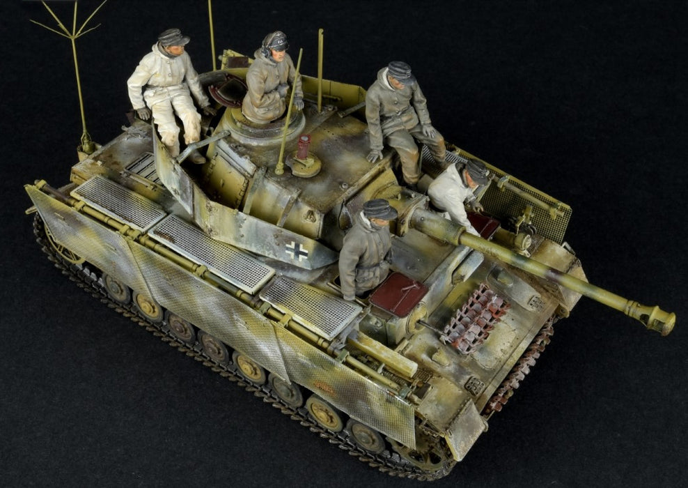 MiniArt 35344 1/35 German Pz.Beob.Wg IV Ausf J Last Prod. with Crew Model Tank Kit