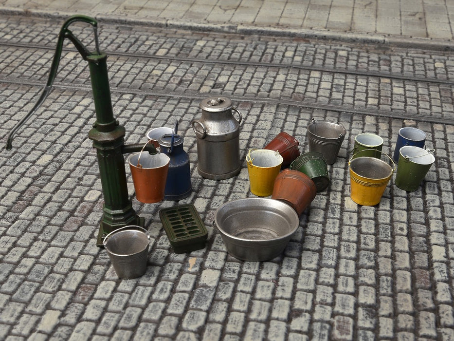 MiniArt 35578 1/35 Water Pump Set with Buckets Model Kit