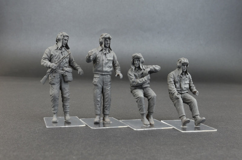 MiniArt 37037 1/35 Soviet Tank Crew 1960-70s Figures Model Kit