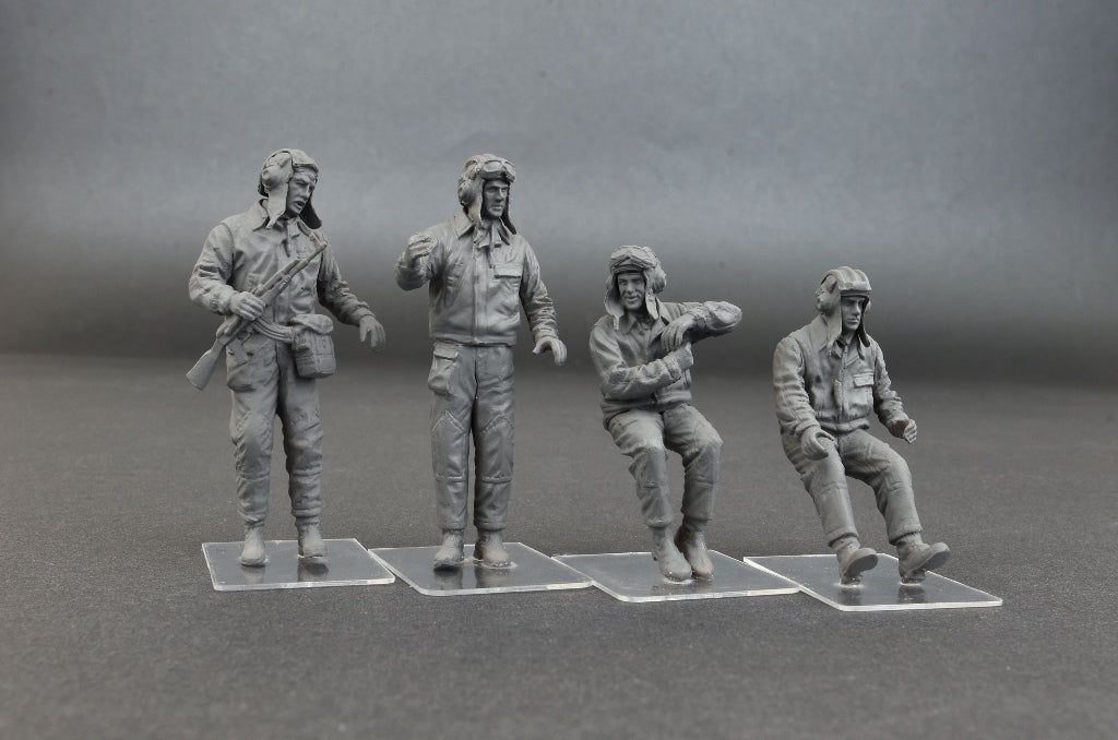 MiniArt 37037 1/35 Soviet Tank Crew 1960-70s Figures Model Kit