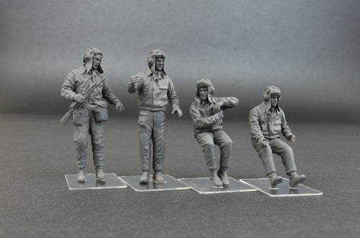MiniArt 37037 1/35 Soviet Tank Crew 1960-70s Figures Model Kit